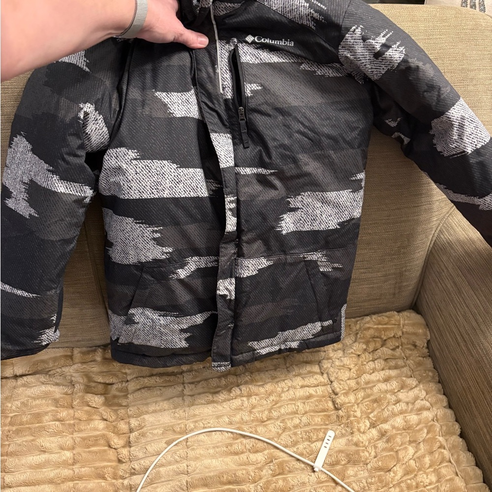 Columbia Black and Gray Patterned Jacket